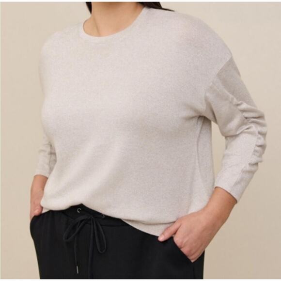 Torrid ivory Sparkle Knit Drop Shoulder Shirred Long Sleeve Top Women's 0/Large - Picture 1 of 8